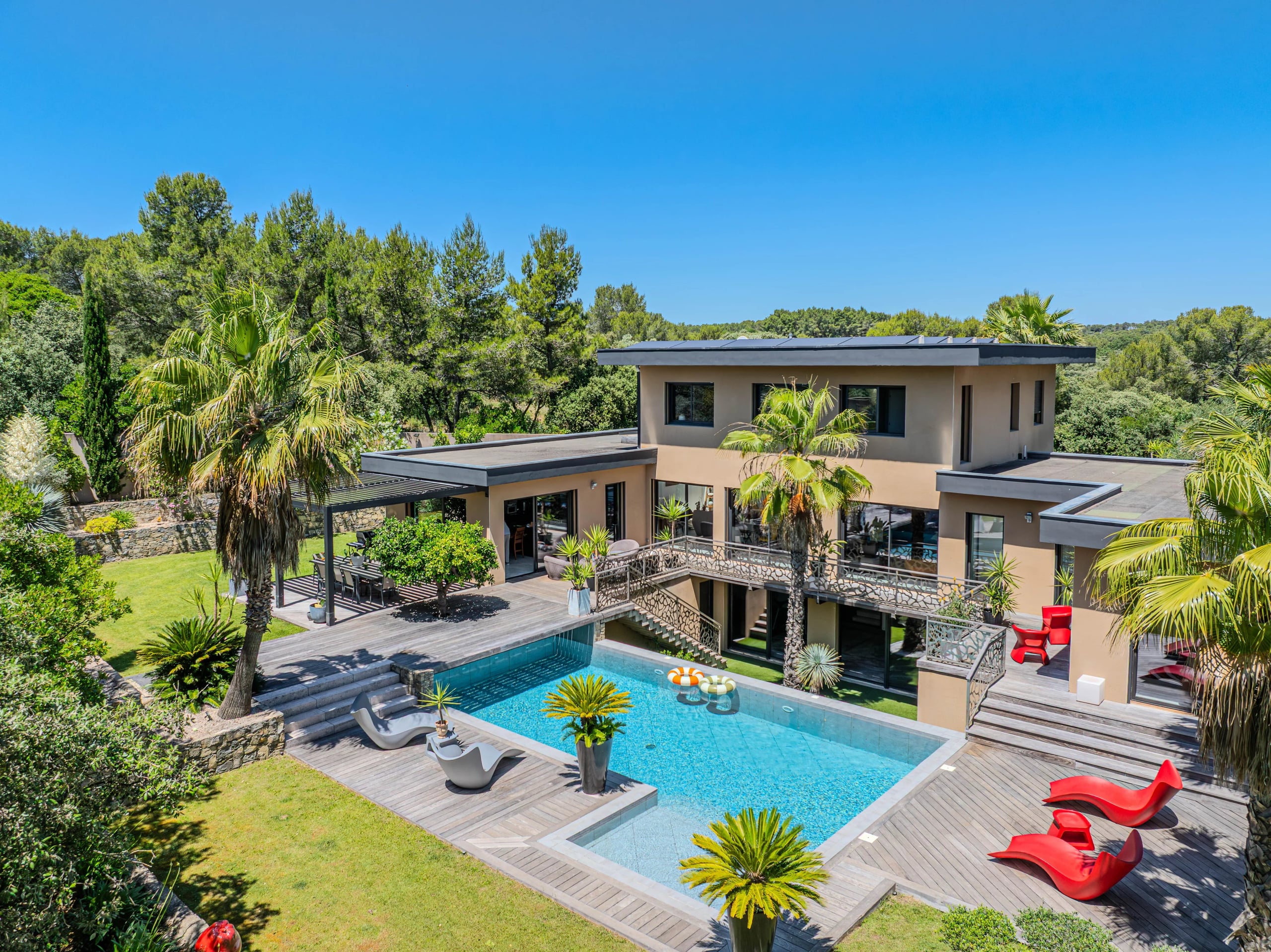 LA VILLA T5 OÙ LE SUD S’INSTALLE À DEMEURE.